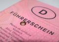Mit dem "rosa Lappen" ist es bald vorbei  alte Führerscheine müssen umgetauscht werden. (Foto: pixabay, license free)