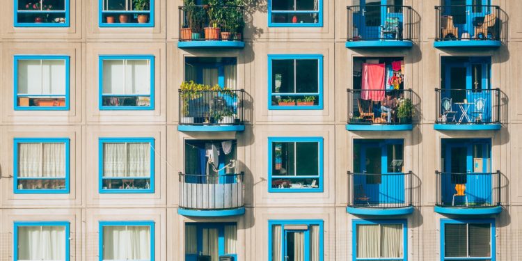 Für das Leben auf dem Balkon gilt unter Nachbarn in erster Linie das Gebot der gegenseitigen Rücksichtnahme (Foto: pixaba, license free).