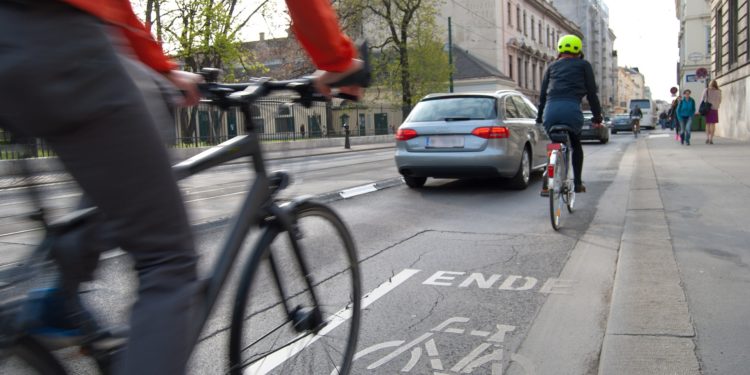 Das Fahrradfahren in der Stadt soll sicherer werden, fordert Verkehrsminister Andreas Scheuer (Foto: pixabay, license free)