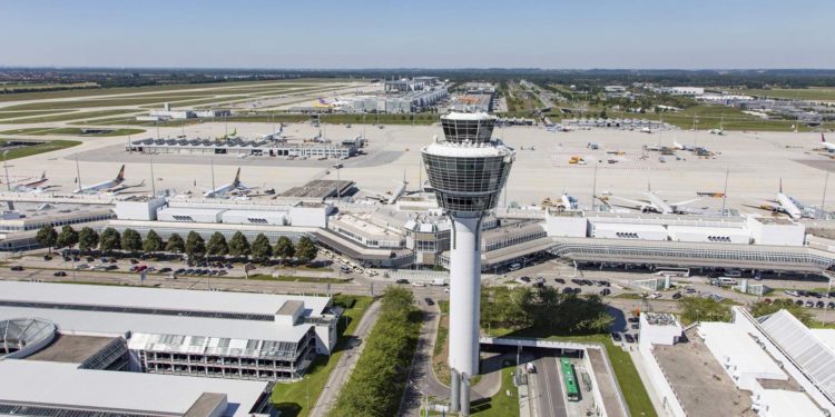 Nach dem Chaos vom vergangenen Jahr verteilt der Münchner Airport Gutscheine an Betroffene (Foto: Flughafen München GmbH FMG)