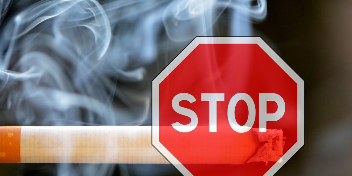 Rauchen im Auto soll verboten werden, wenn Kinder unfd Schwangere an Bord sind. (Foto: Pixabay,license free)